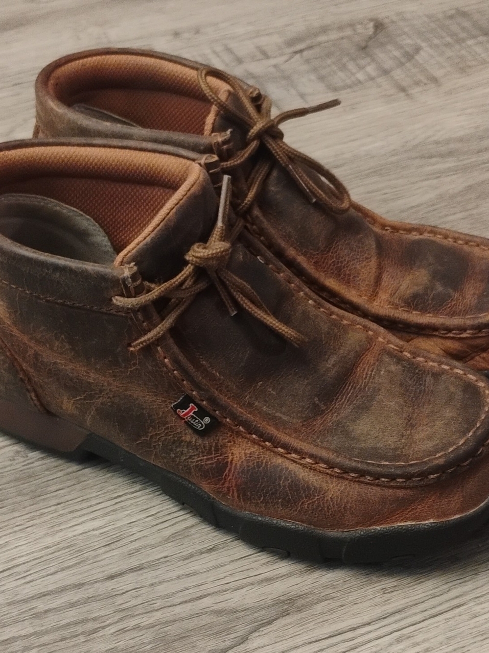 Women's  Justin Brown Leather Chukka Boots with Lace-Up Comfort Size 8